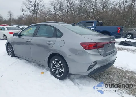 2024 Kia Forte Lxs z USA, uszkodzony, nr VIN 3KPF24ADXRE828221